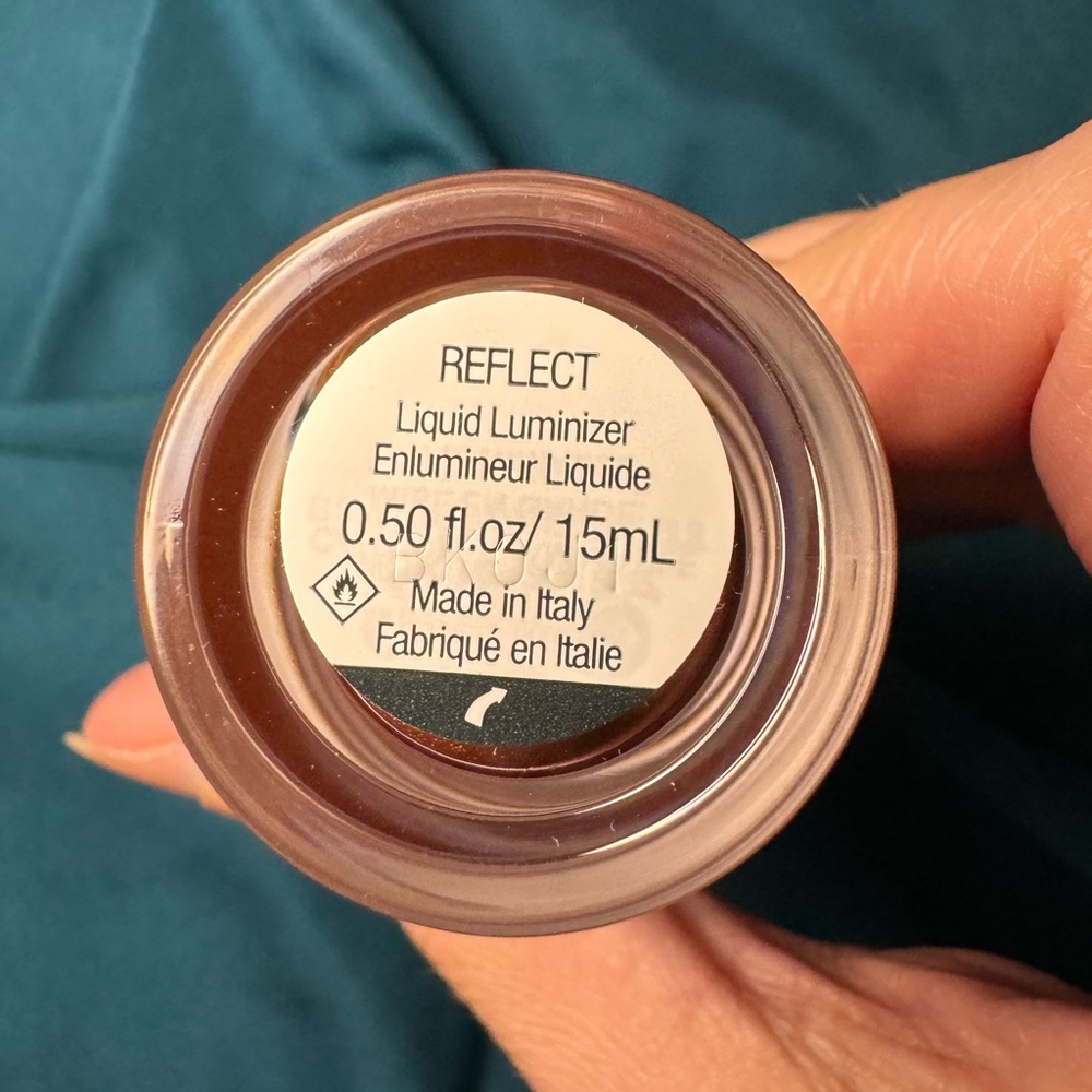 Rare Beauty highlighter in shade Reflect